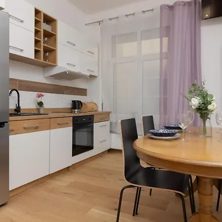 One-bedroom Kazimierz For Office Starowislna By Renters Lägenhet *